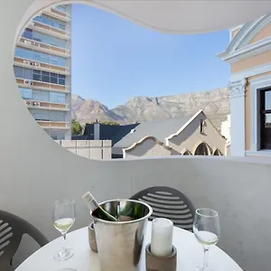 https://tuynhuys-luxurious-with-stunning-view.hotels-capetown.com
